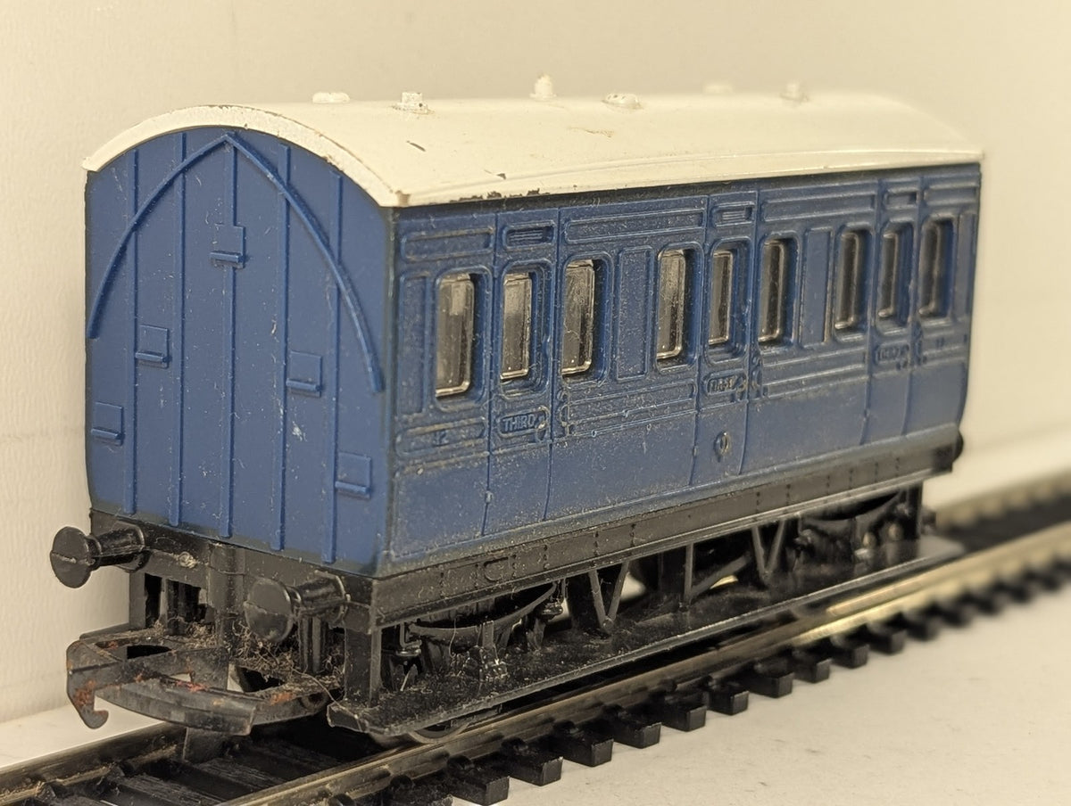 Hornby OO Gauge 4-Wheel Composite Coach Passenger Coach 12 Blue