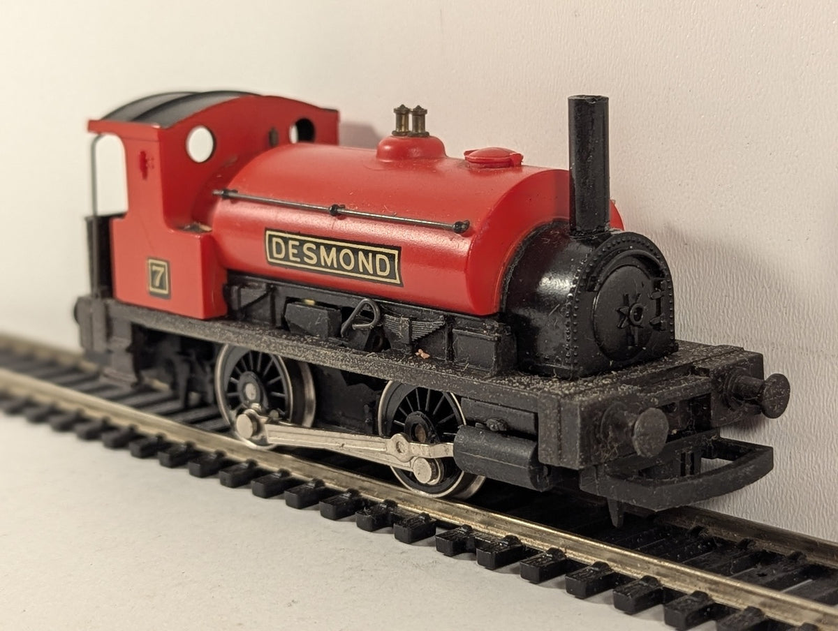 Hornby OO Gauge 0-4-0 Industrial Tank Locomotive 'Desmond' Steam Locomotive 7