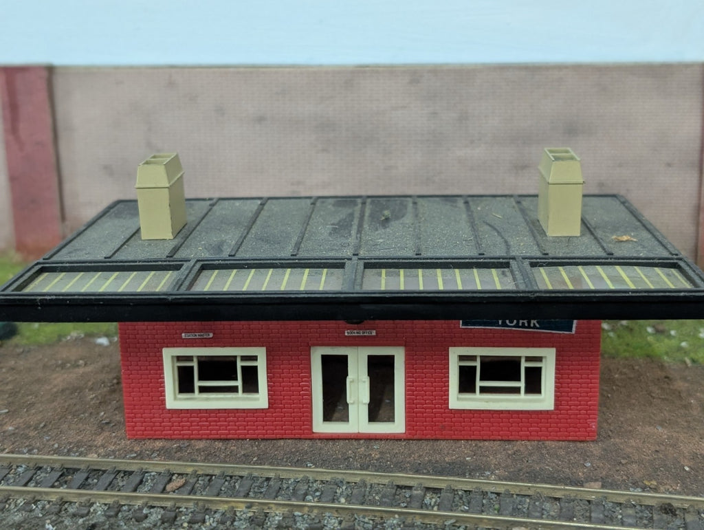 Tri-ang R473 Ticket Office – OO/HO Gauge Description: