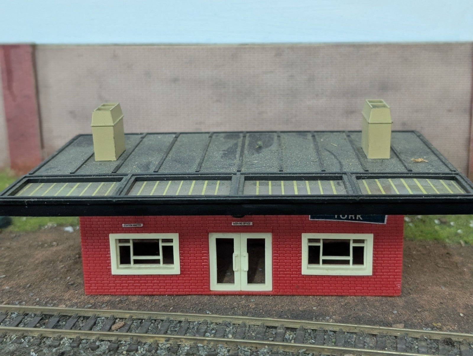 Tri-ang R473 Ticket Office – OO/HO Gauge Description: