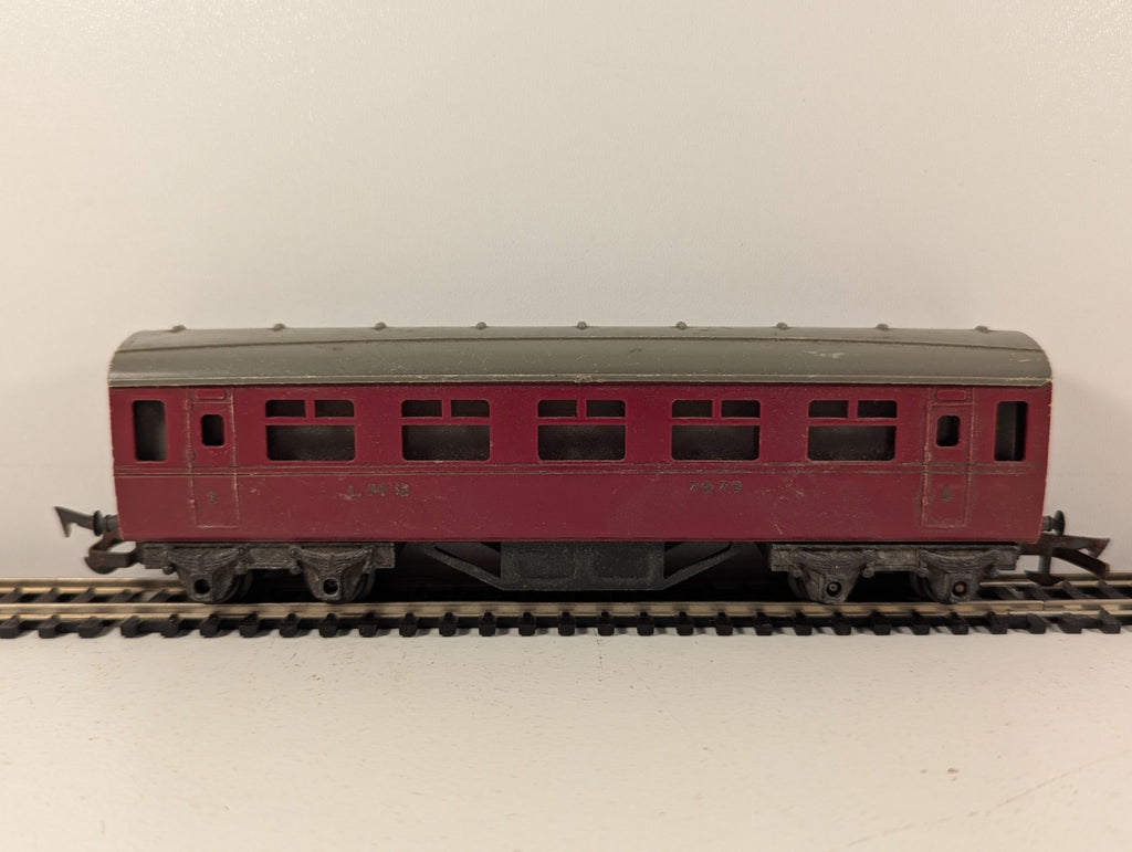 Tri-ang OO Gauge LMS Passenger Coach