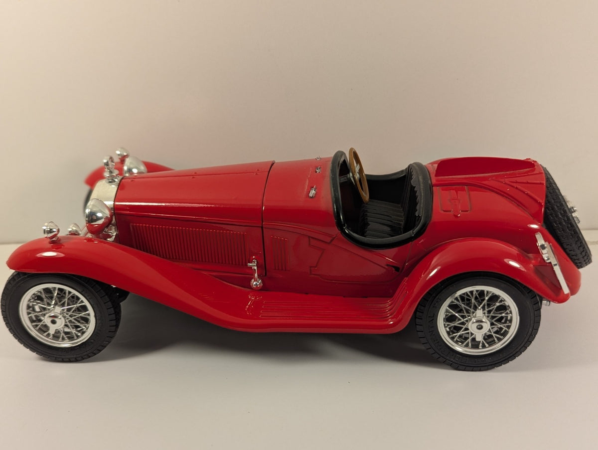 Bburago 1:18 1932 Alfa Romeo 8C 2300 Spider Touring – Missing Screen
