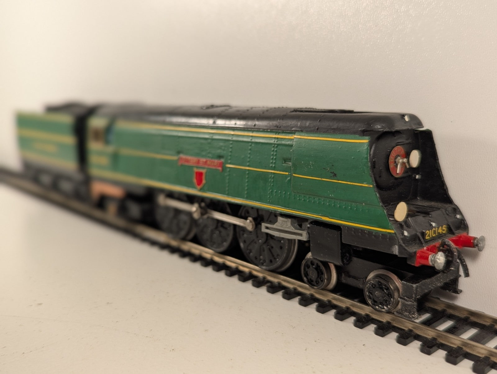Wrenn OO Gauge Bulleid West Country Class 4-6-2 'Ottery St Mary'