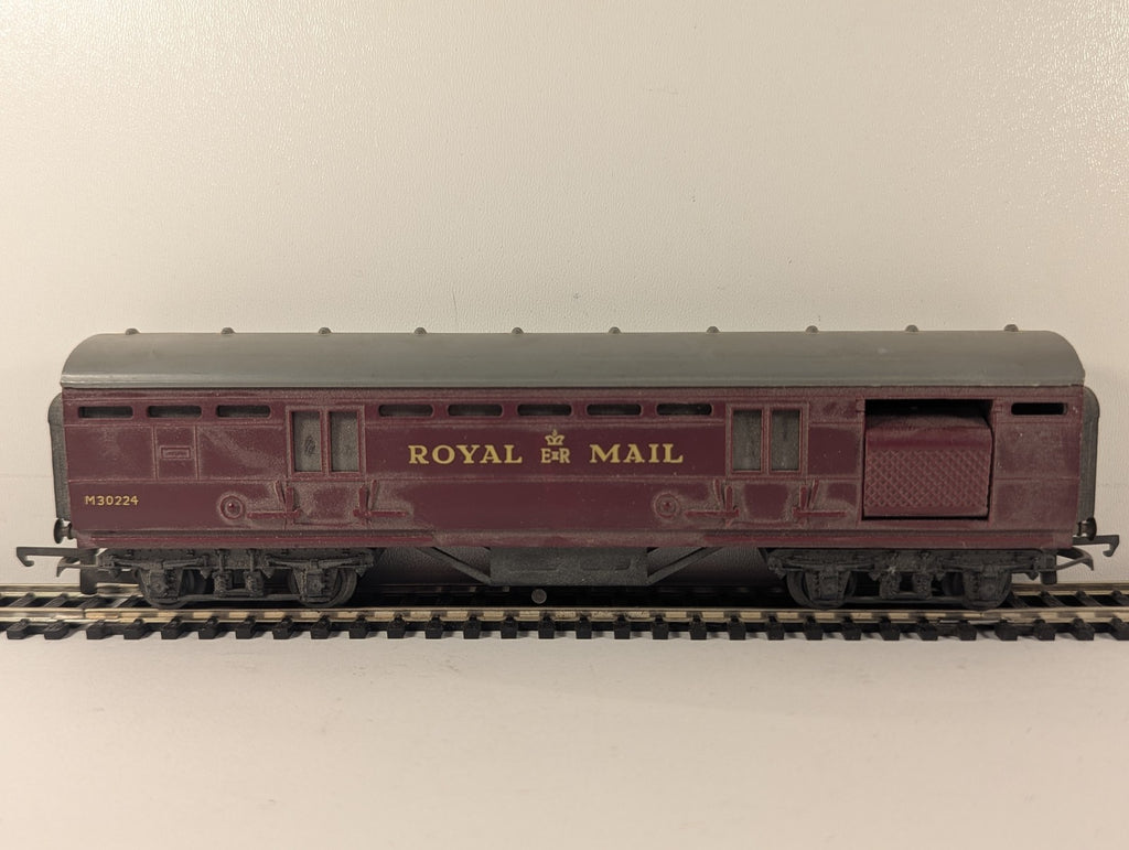 Tri-ang OO Gauge Operating Royal Mail Coach Passenger Coach M30224 BR Maroon R23