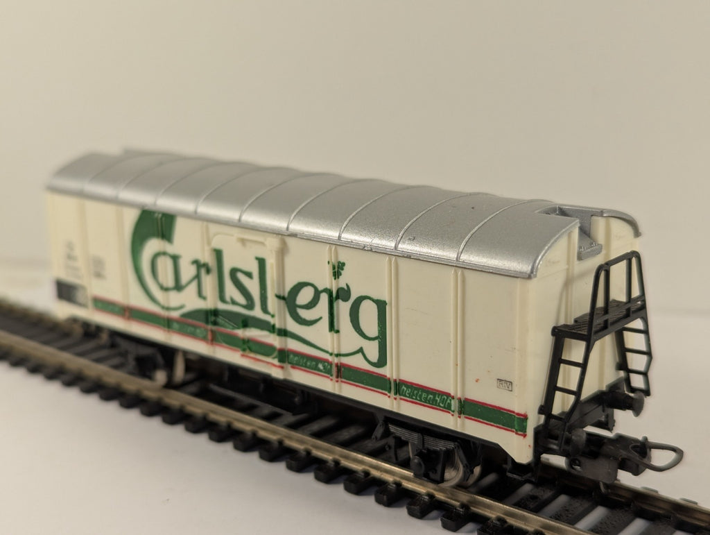 Lima HO Gauge Carlsberg Refrigerated Beer Wagon