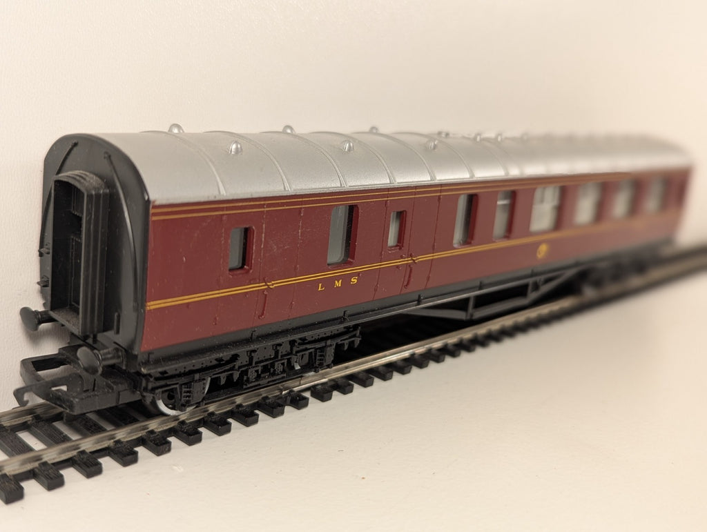 Hornby R475 OO Gauge LMS Brake Third Coach – 5714 (W248) boxed