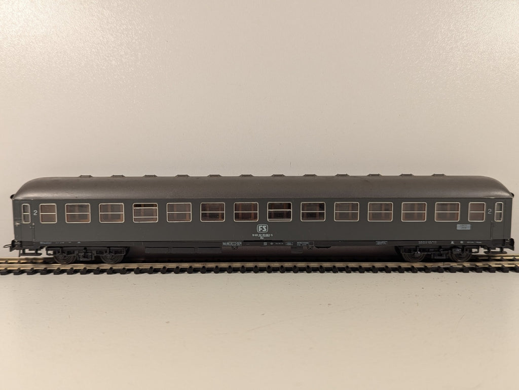 Roco HO Gauge DB Grey 2nd Class Passenger Coach