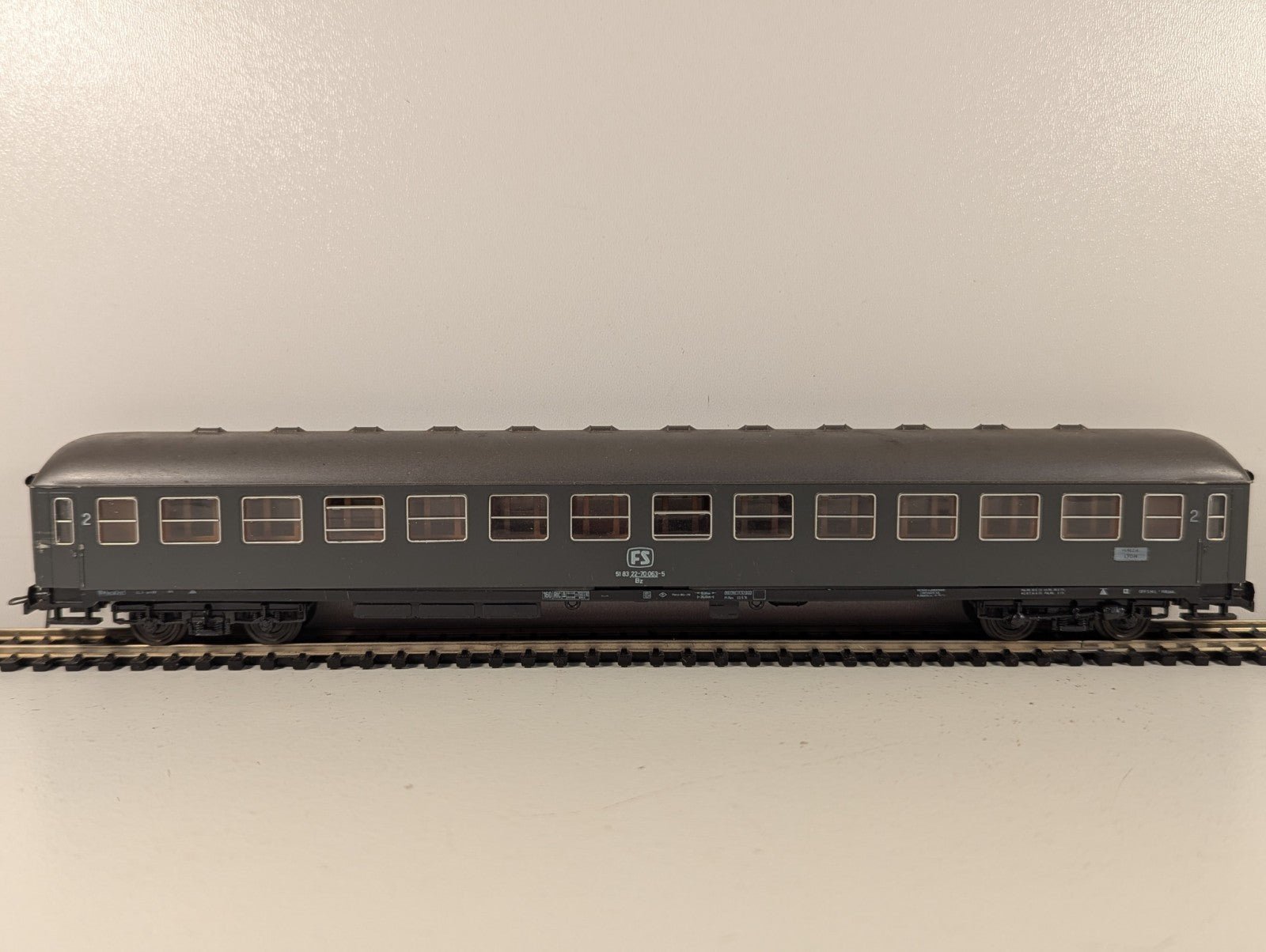 Roco HO Gauge DB Grey 2nd Class Passenger Coach