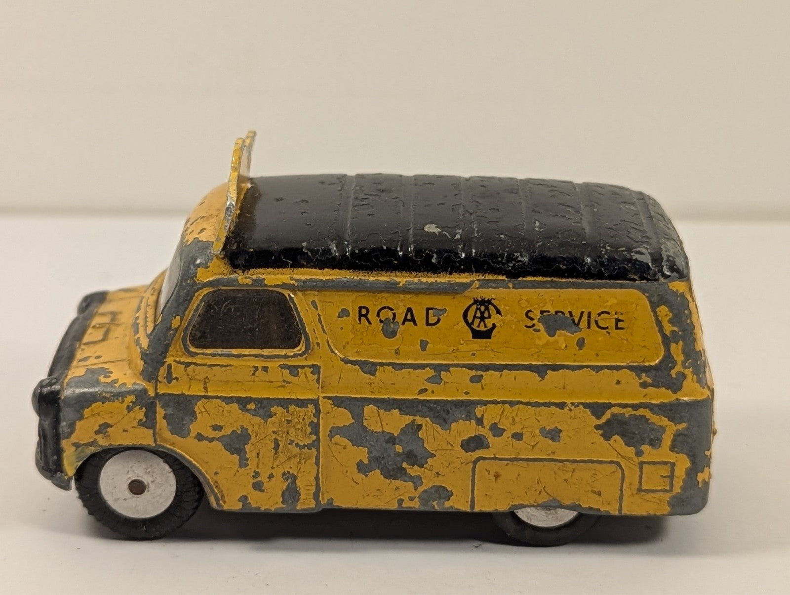 Corgi Toys 408 Bedford AA Road Service Van 1:43