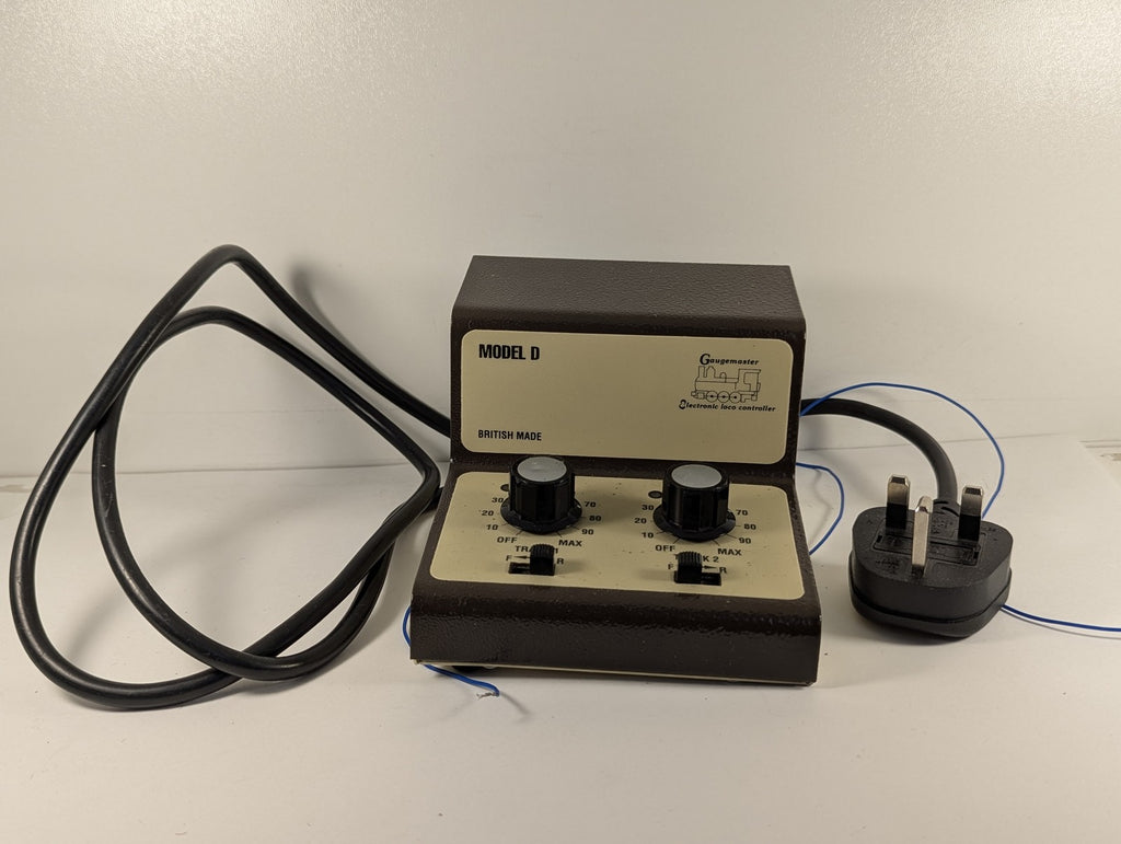 Gaugemaster Model D Twin Track Controller