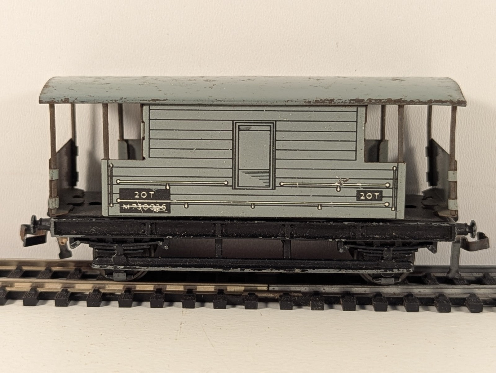 Hornby Dublo OO Gauge BR 20 Ton Goods Brake Van