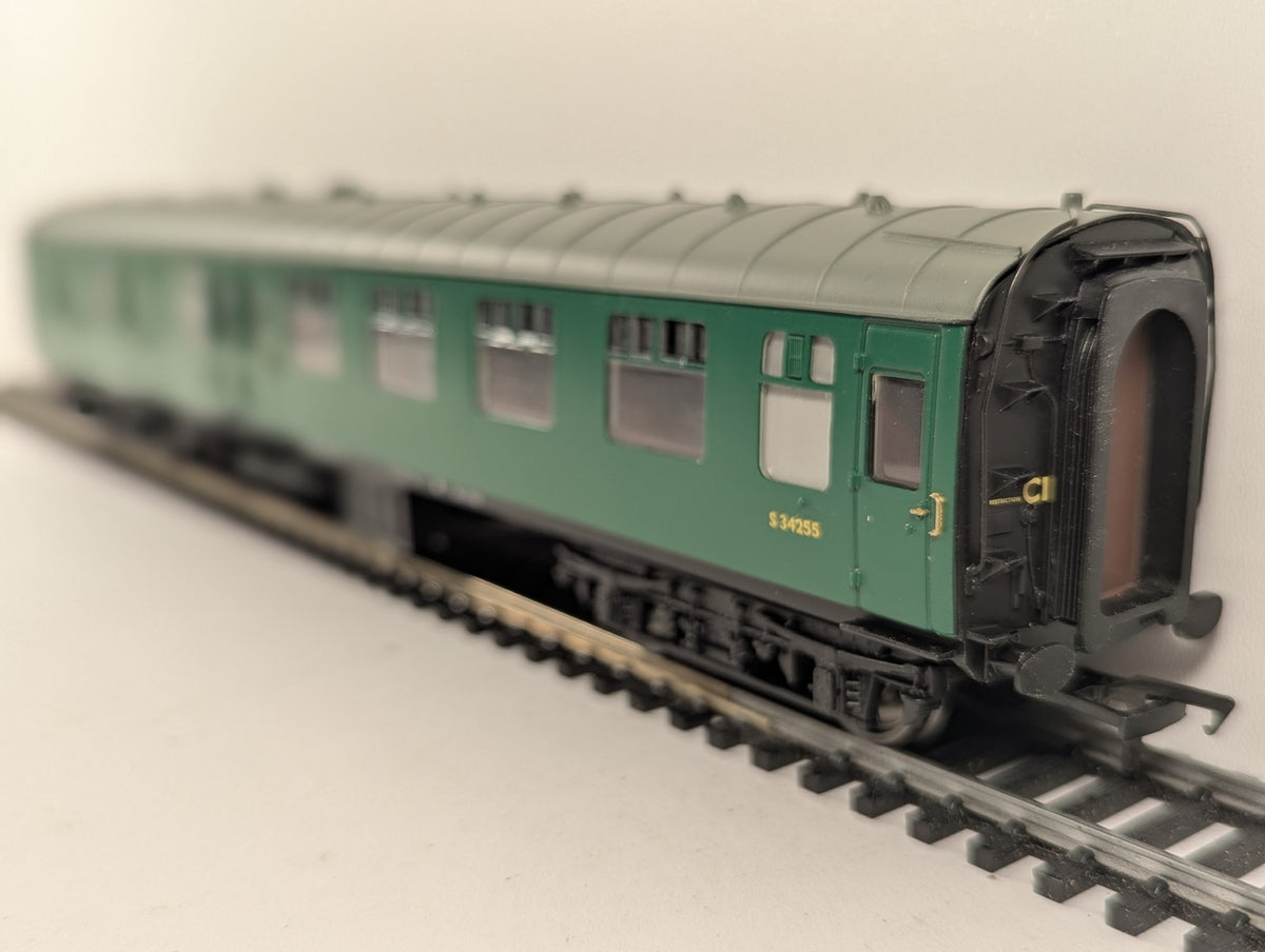 Bachmann OO Gauge BR Mk1 Brake Corridor (BSK) Passenger Coach S34255 SR Green