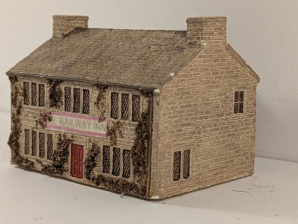 N Gauge The Railway Inn Building R8634