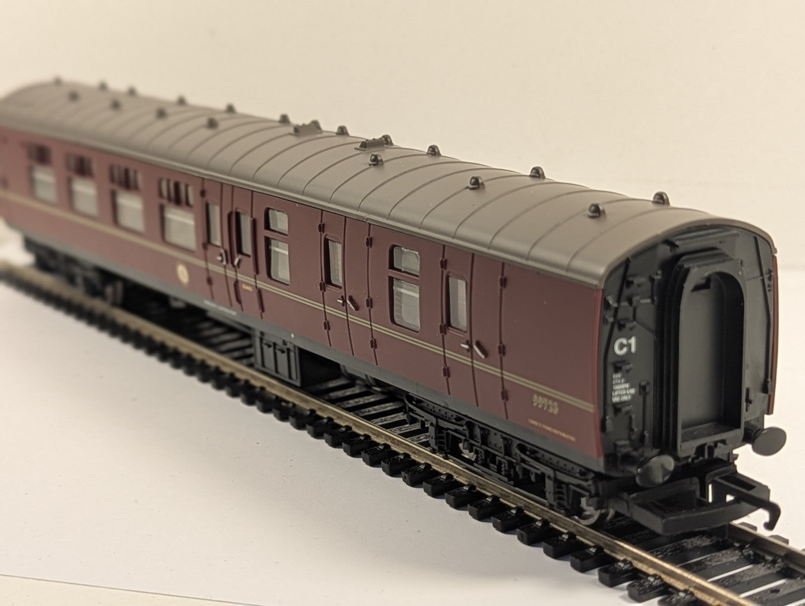 Hornby OO Gauge R4312 Hogwarts Express BSK Brake Coach 99723
