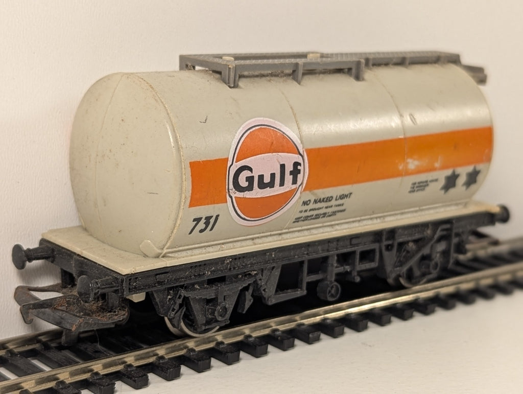 Hornby R731 OO Gauge Gulf Tank Wagon