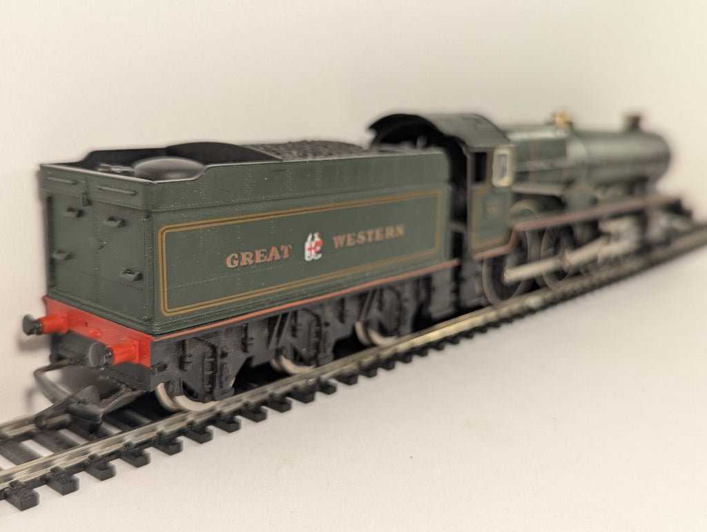 Hornby OO Gauge GWR King Class 4-6-0 'King Henry VIII' Locomotive 6013 GWR Green