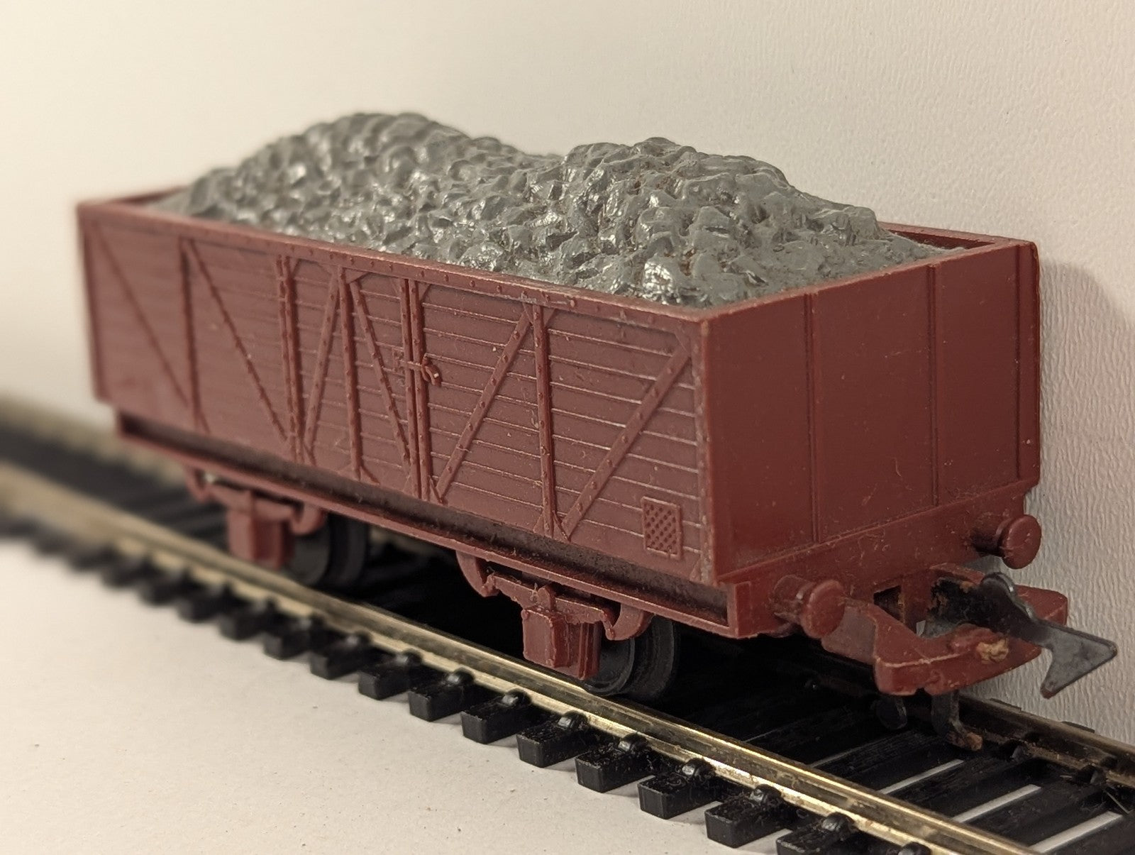 Jouef HO Gauge SNCF 2-Axle Open Wagon with Coal Load SNCF Brown