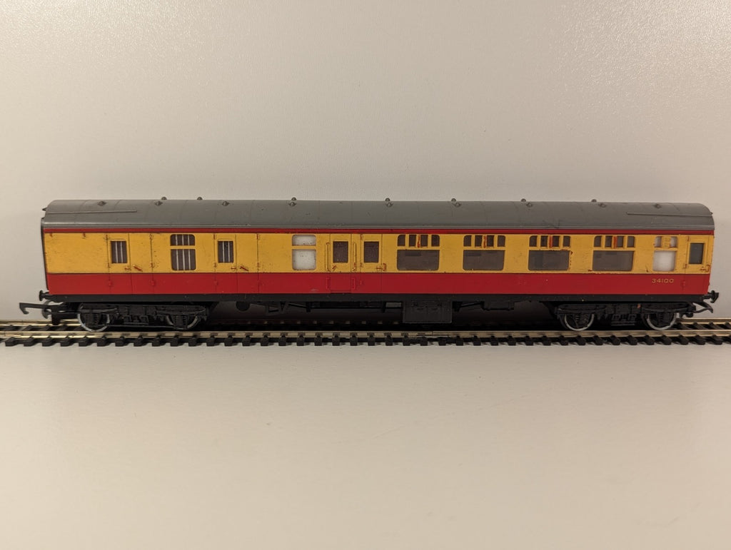 Hornby Tri-ang R627 BR Brake Second Coach No. 34100 – Crimson & Cream – OO Gauge