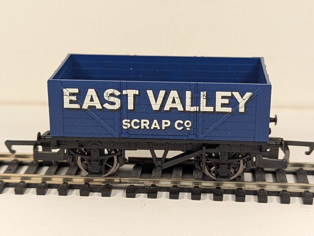 Hornb OO Gauge 7 Plank Open Wagon 'East Valley Scrap Co'
