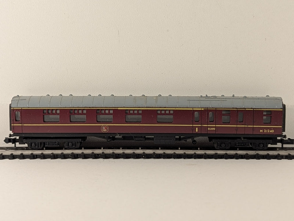 Minitrix N Gauge BR Mk1 Brake Composite Coach Passenger Coach M 21240 BR Maroon