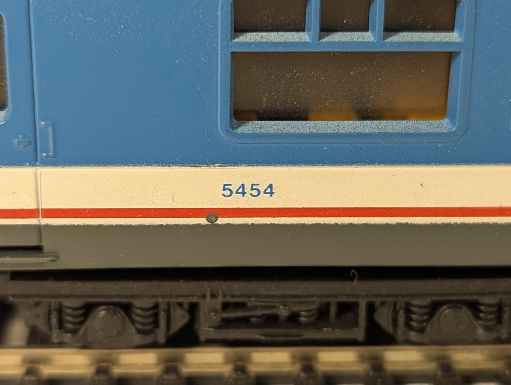 Lima OO Gauge BR Mk1 SK Corridor Second Passenger Coach 5454 Network SouthEast