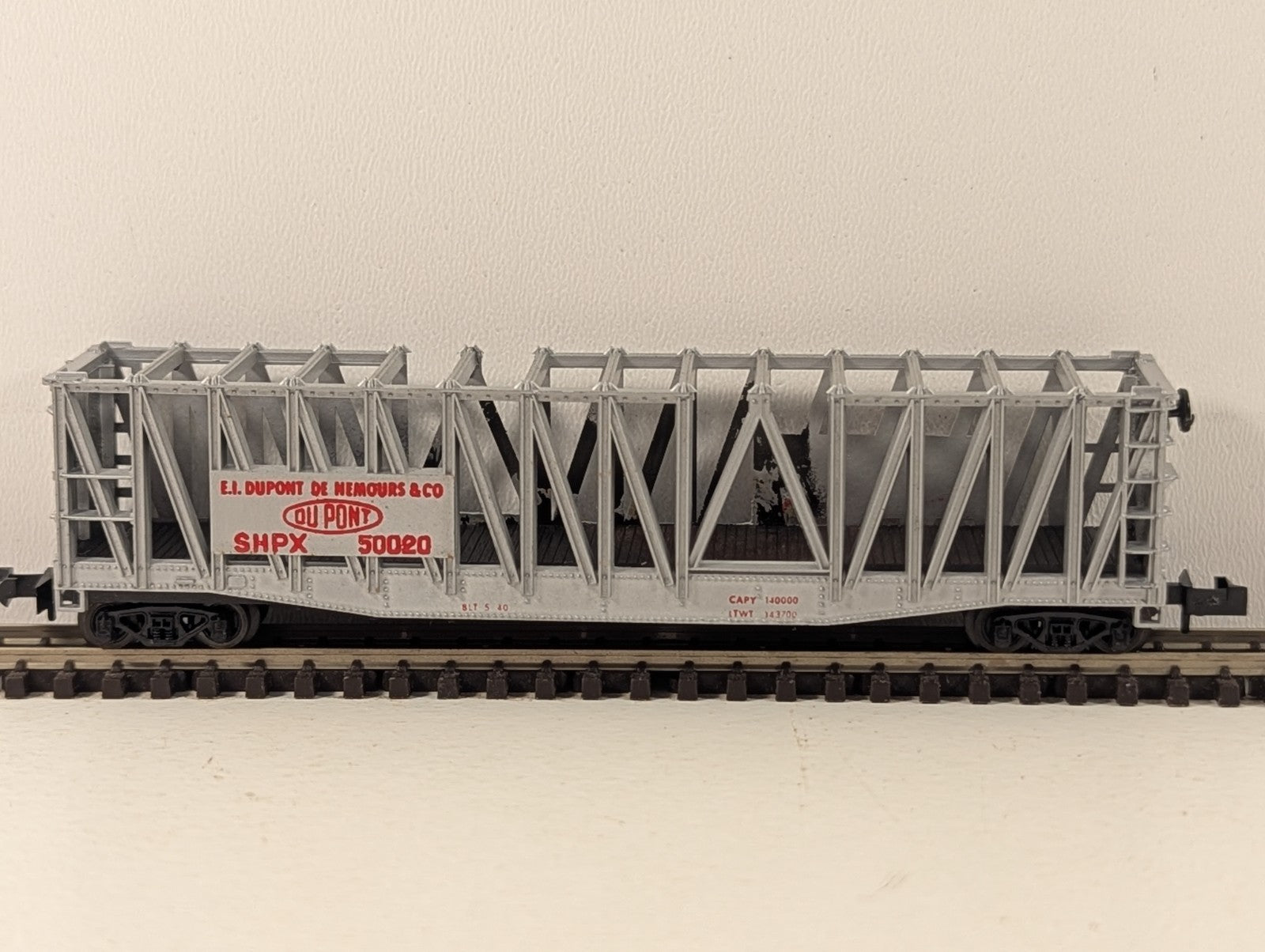 Minitrix 3101 N Gauge DuPont Container Car - Boxed