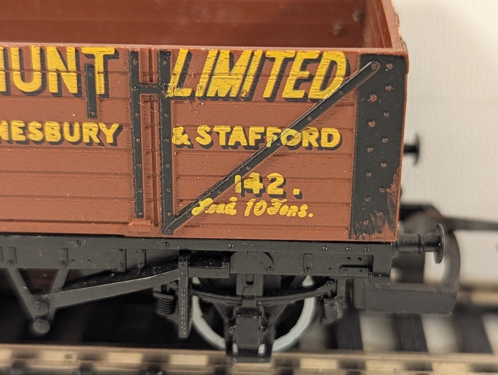 Hornby OO Gauge Chance & Hunt 5-Plank Wagon Goods Wagon 142 R6152