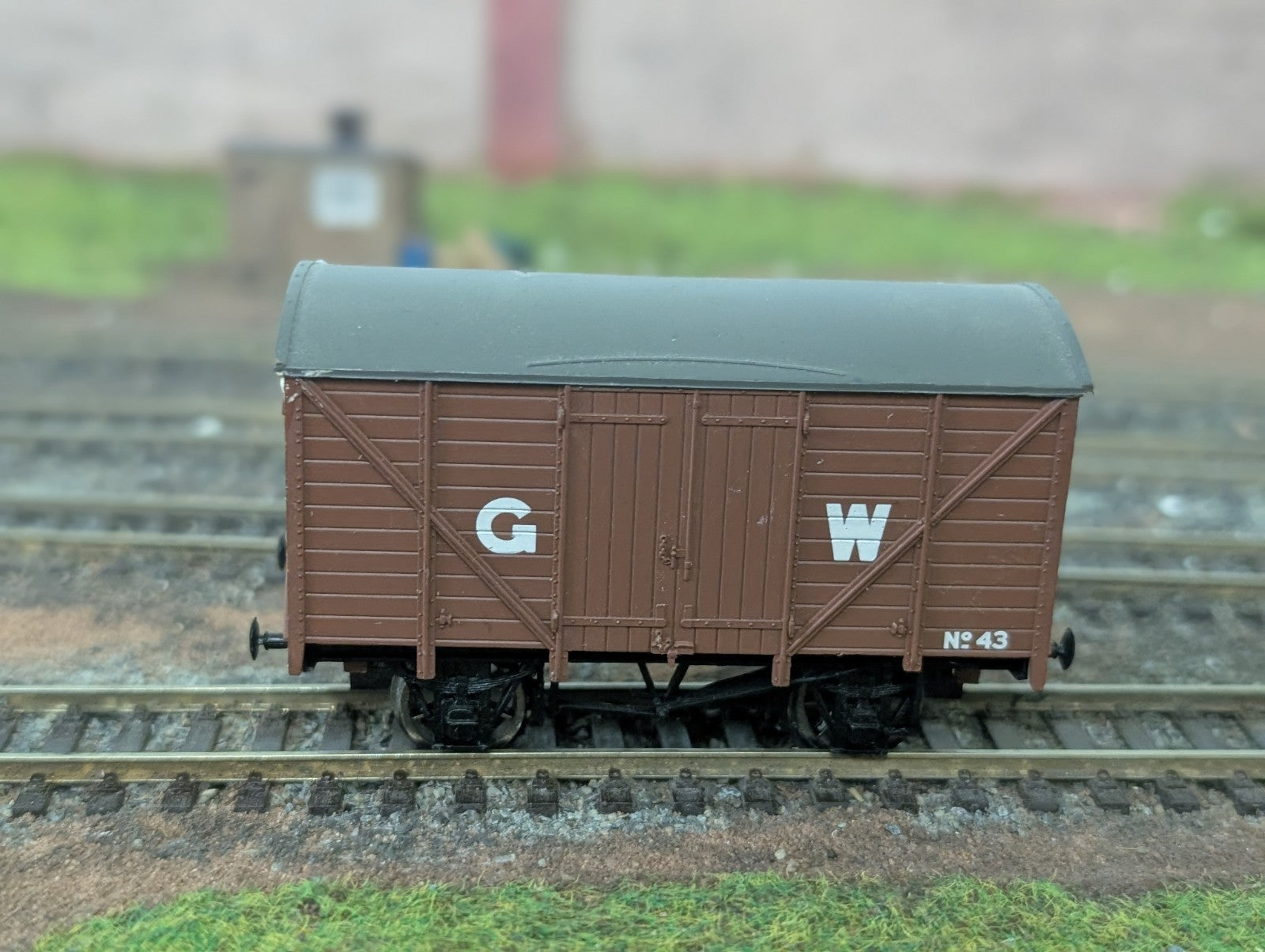 Hornby R1109 OO Gauge GWR Vent Van No 43