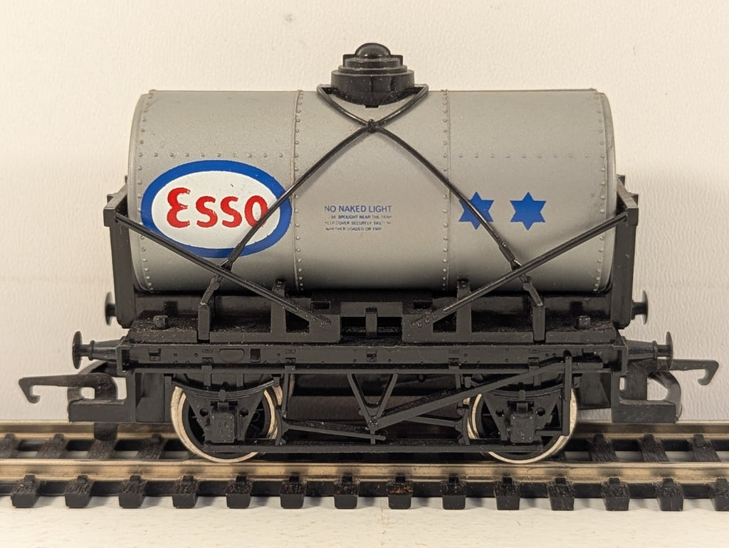 Hornby Railways R008 OO Gauge Esso Tank Wagon