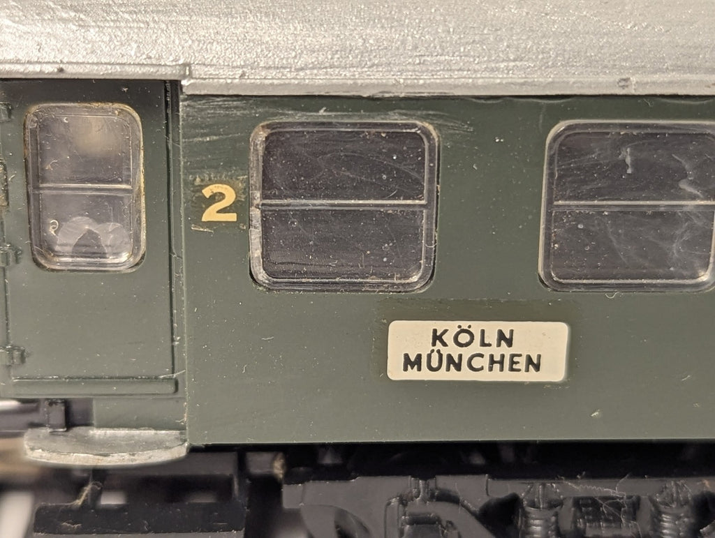 Kitmaster OO Gauge DB 2nd Class Middle Entrance Coach Passenger Coach DB Green