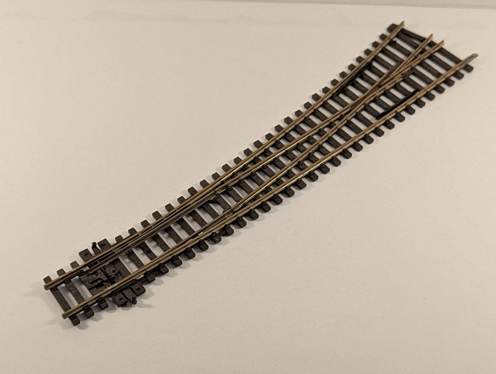 Peco OO Gauge Streamline Right Hand Turnout (Brass Rail)