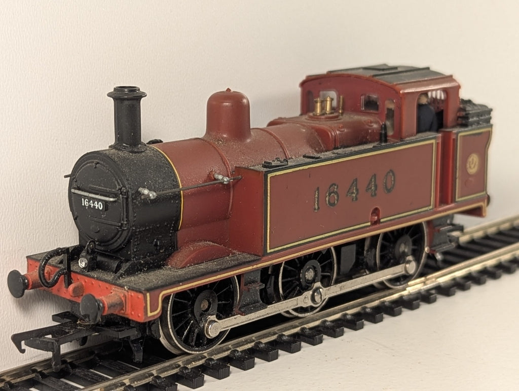 Hornby R52 OO Gauge Class 3F 0-6-0 Tank Locomotive 16440 LMS Maroon