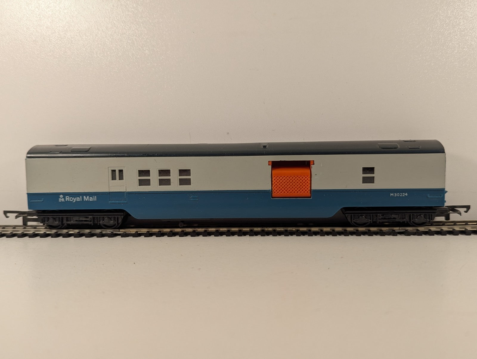 Tri-ang OO Gauge Operating Royal Mail TPO Coach Passenger Coach