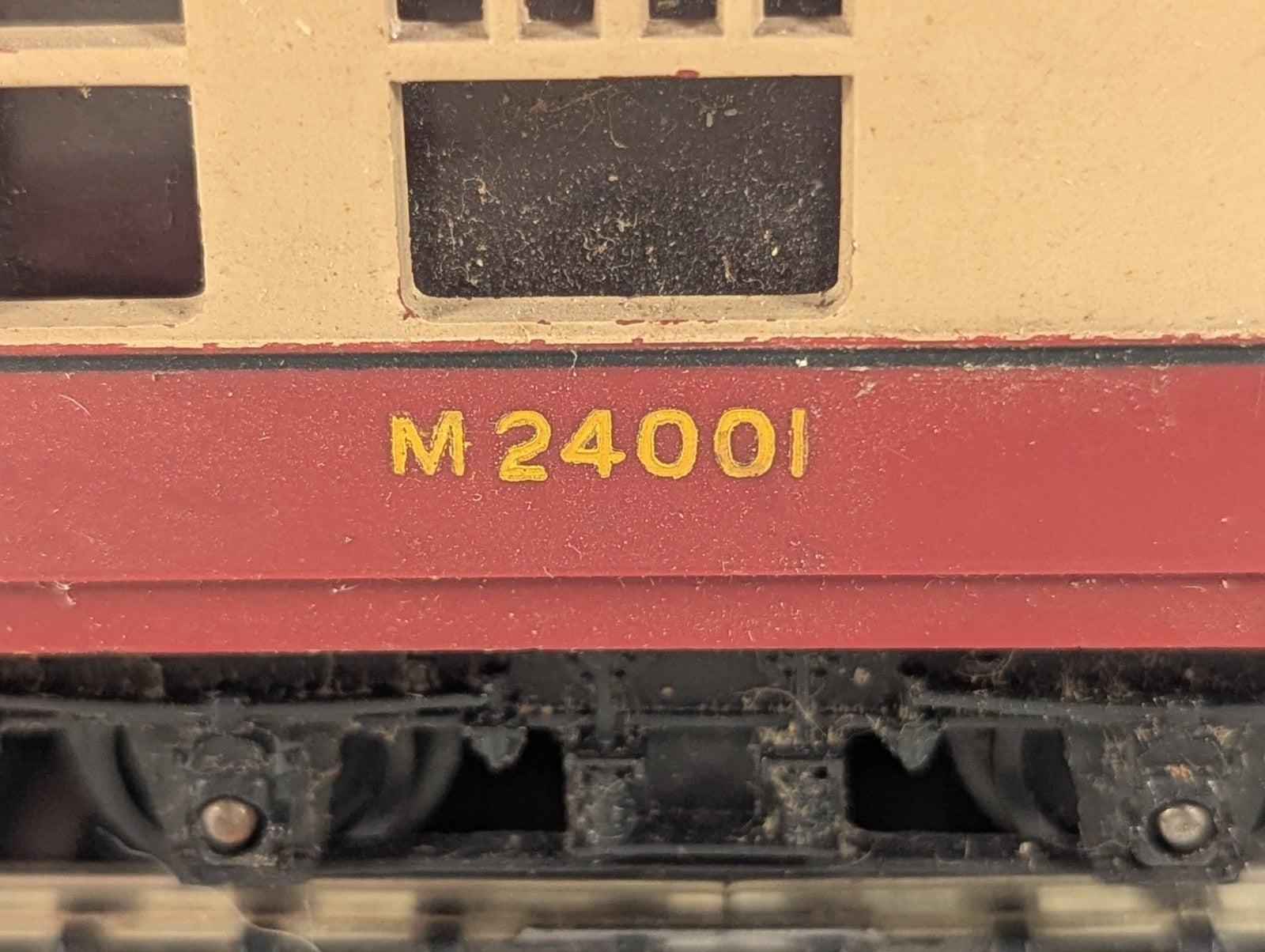 Tri-ang OO Gauge BR Crimson and Cream Composite Coach Passenger Coach