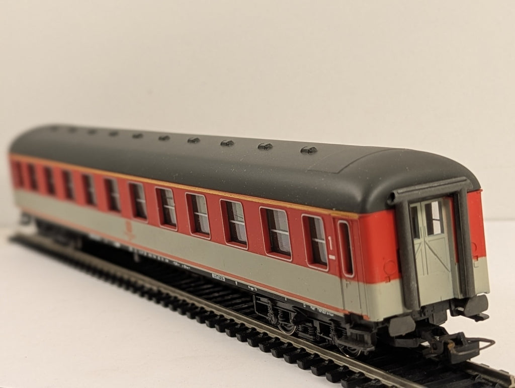 Rivarossi HO Gauge Deutsche Bundesbahn 1st Class Coach Type Aüm Passenger Coach