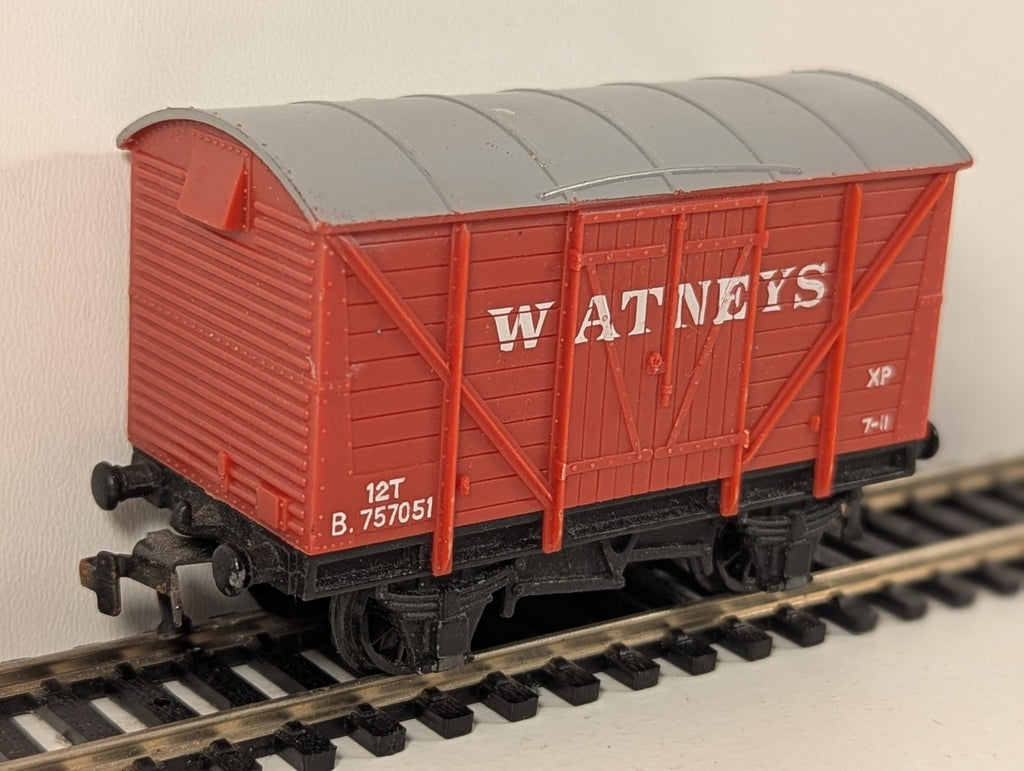 Hornby Dublo OO Gauge Ventilated Van – Watneys Red Livery