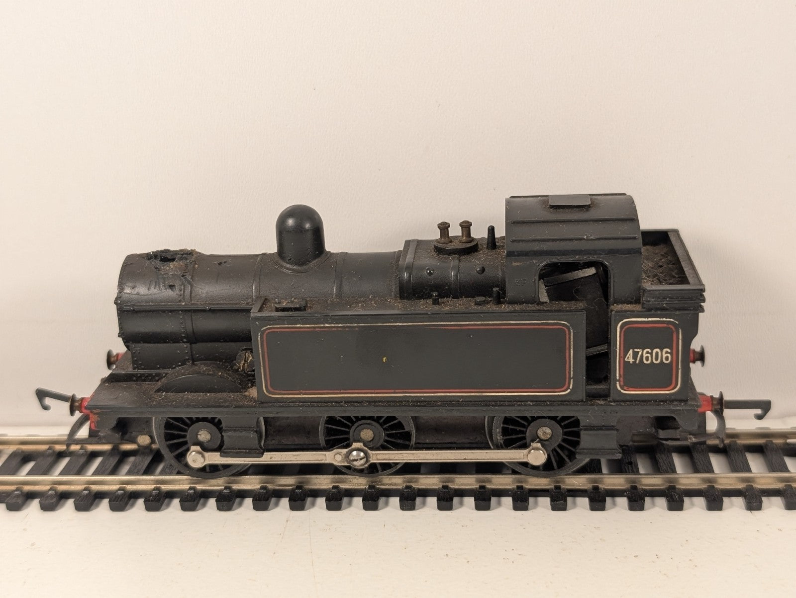 Tri-ang Hornby R52 OO Gauge Class 3F Jinty 0-6-0T BR Black Missing Funnel