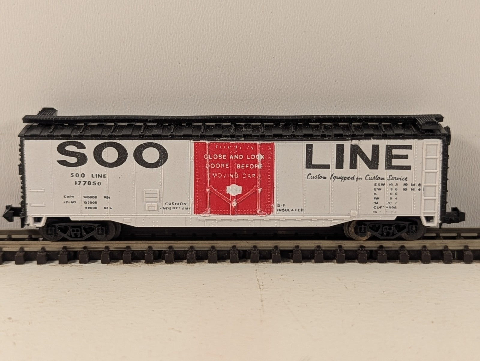 Minitrix 3246 N Gauge Soo Line 50ft Plug Door Boxcar - Boxed