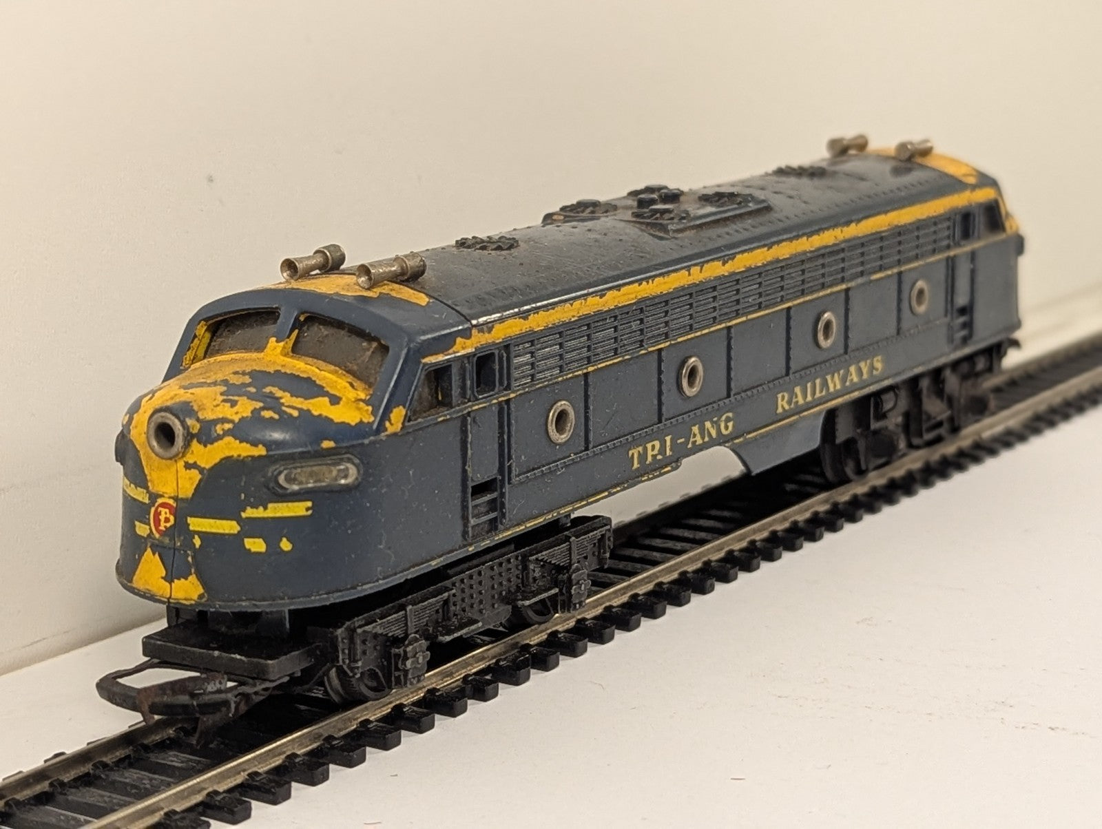 Tri-ang Railways R159 Double-Ended Diesel Locomotive OO Gauge - Needs Attention