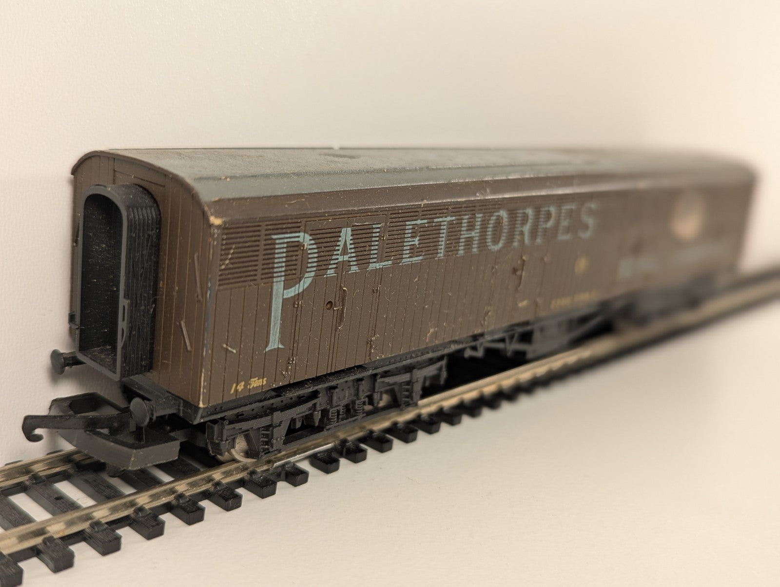 Lima OO Gauge GWR Siphon G “Palethorpes Royal Cambridge” Parcel Van
