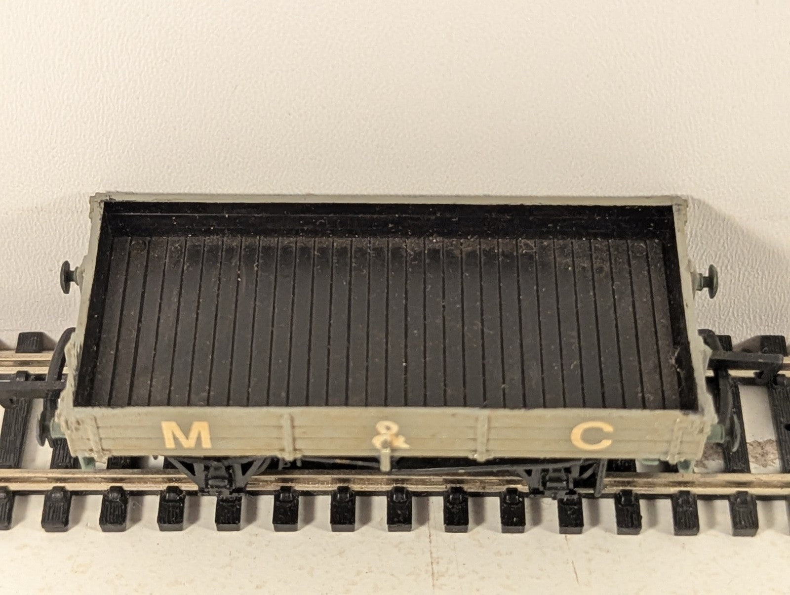 Mainline OO Gauge 5-Plank Open Wagon Goods Wagon M&C Grey 37-143