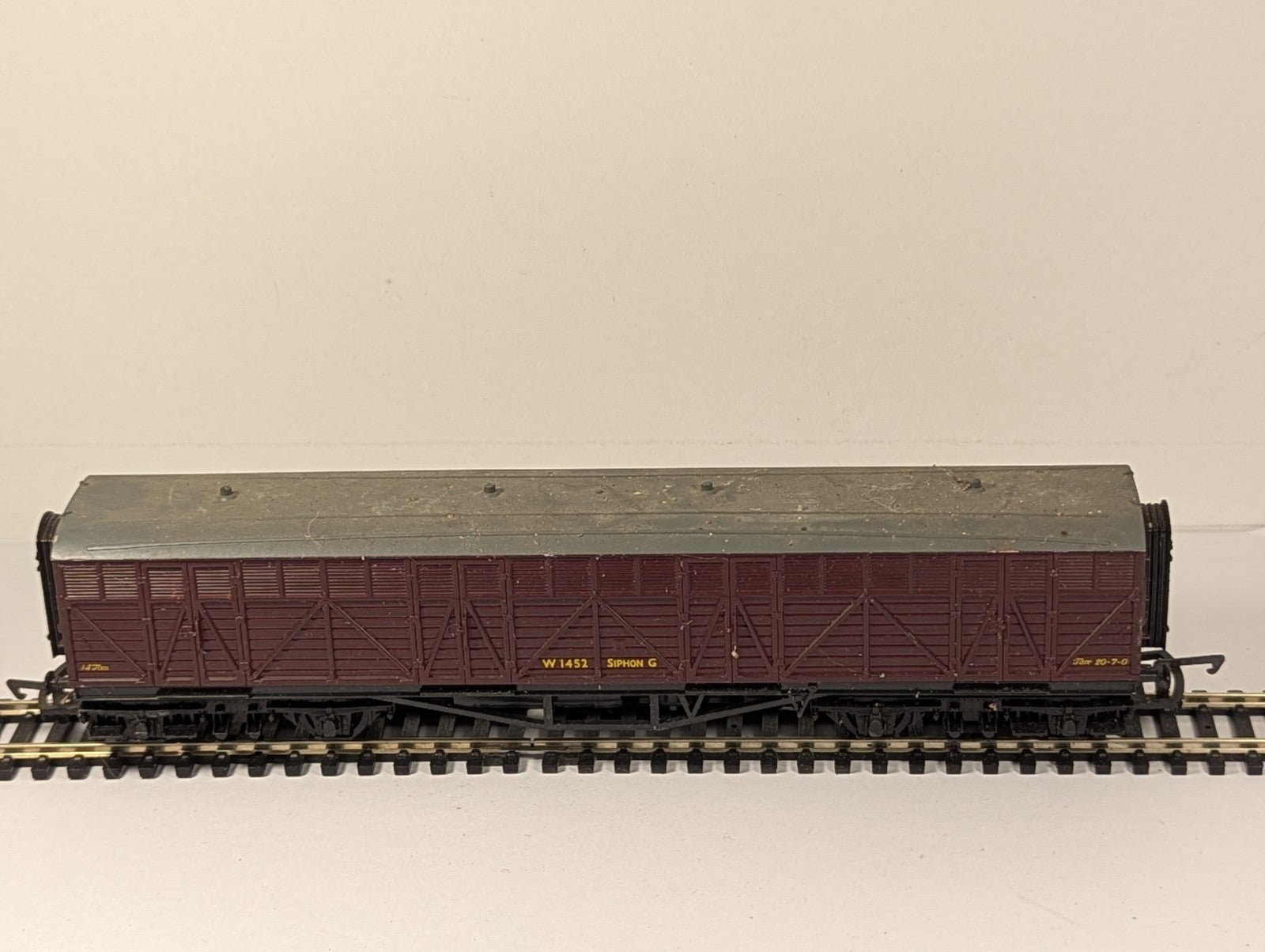 Mainline Railways OO Gauge Siphon G Bogie Van W1452 BR Maroon