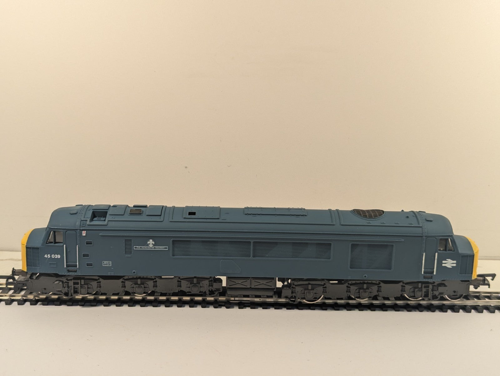 Mainline OO Gauge BR Blue Class 45 Diesel The Manchester Regiment