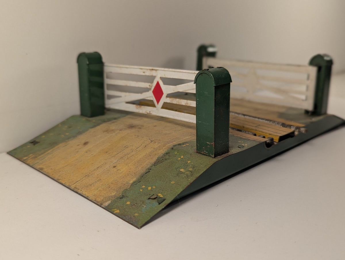 Hornby O Gauge No. 1 Level Crossing