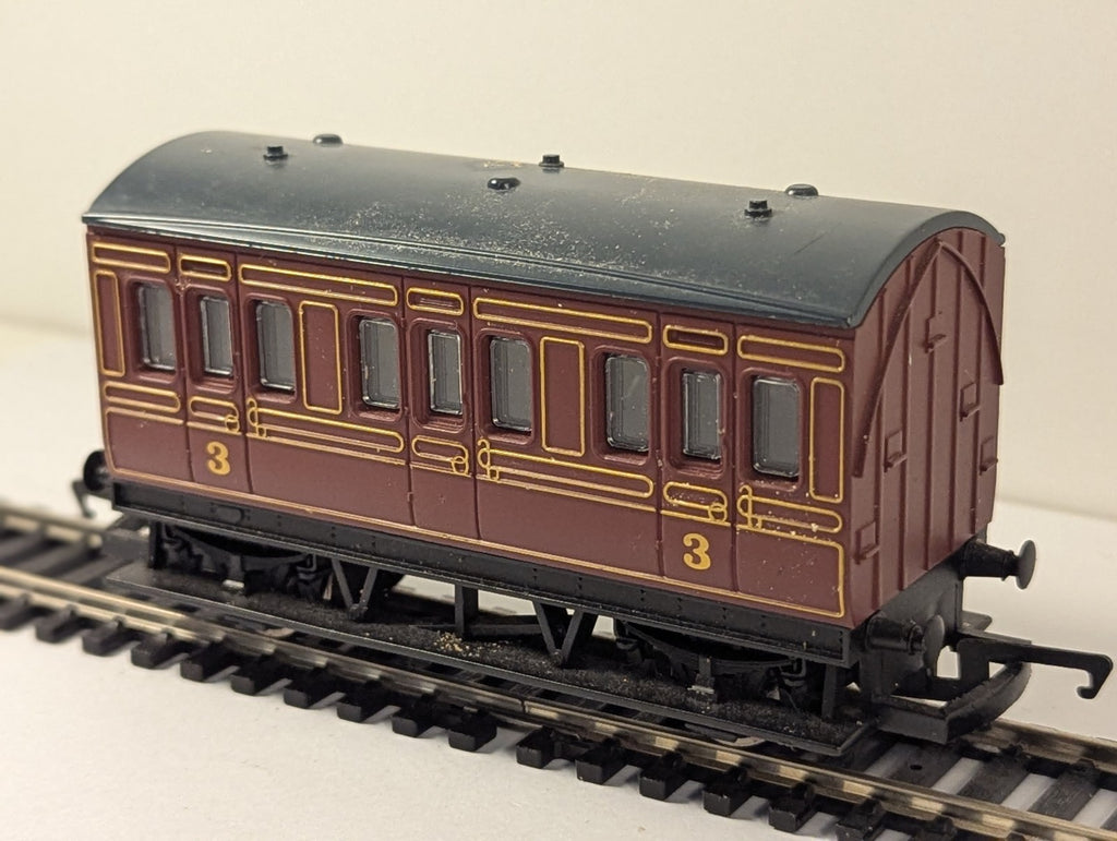 Hornby R468 OO Gauge LMS 4 Wheel Third Class Coach Maroon