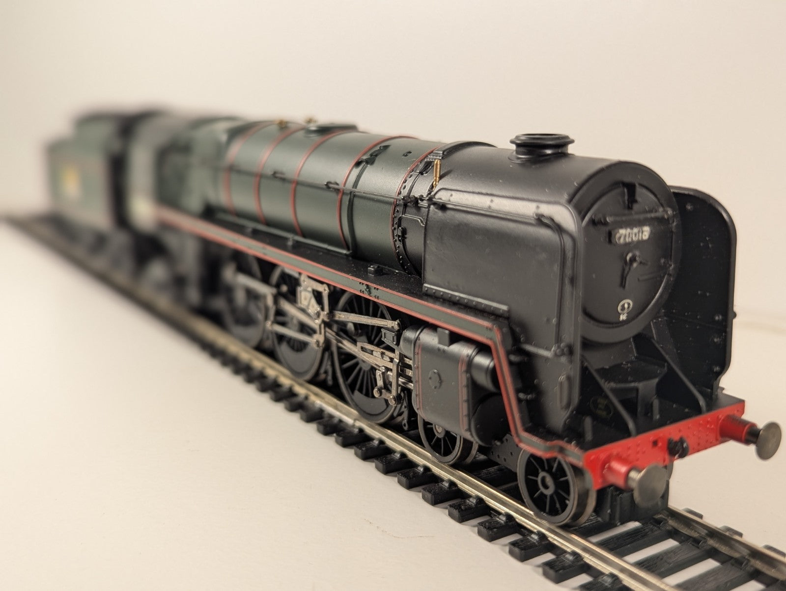 Hornby R2387 Britannia Class 7MT 4-6-2 No. 70018 “Flying Dutchman” – Renumbered
