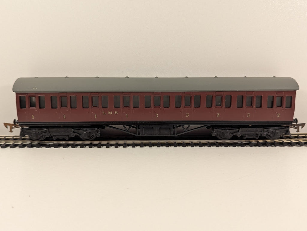 Graham Farish BR Mk1 57ft Suburban Second (S) Coach – BR Crimson