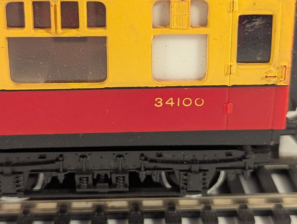 Hornby OO Gauge BR Mk1 Brake Second Corridor (BSK) Passenger Coach 34100