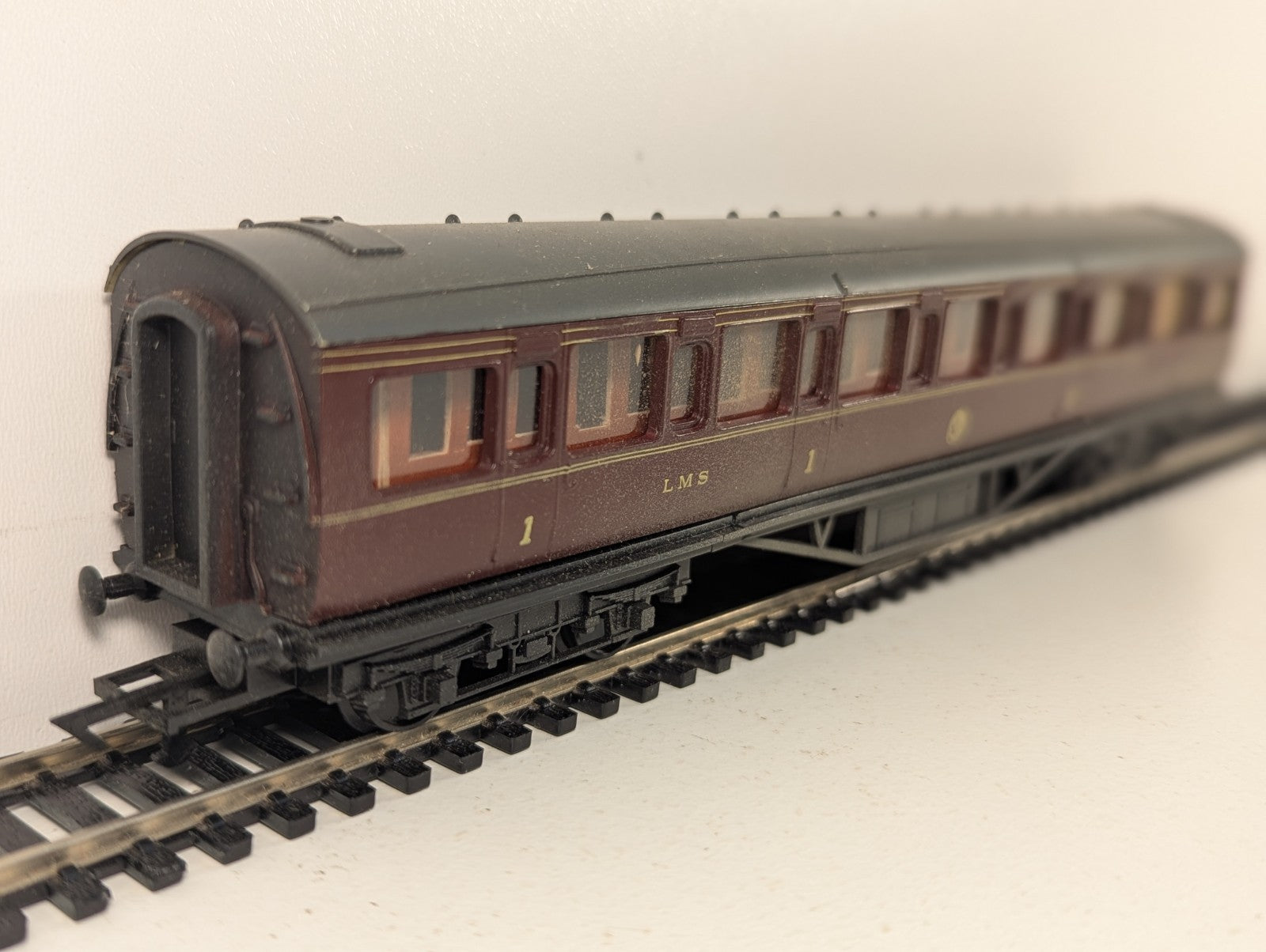 Hornby Railways R.936 LMS First & Third Composite Coach - Boxed (Wrong box)