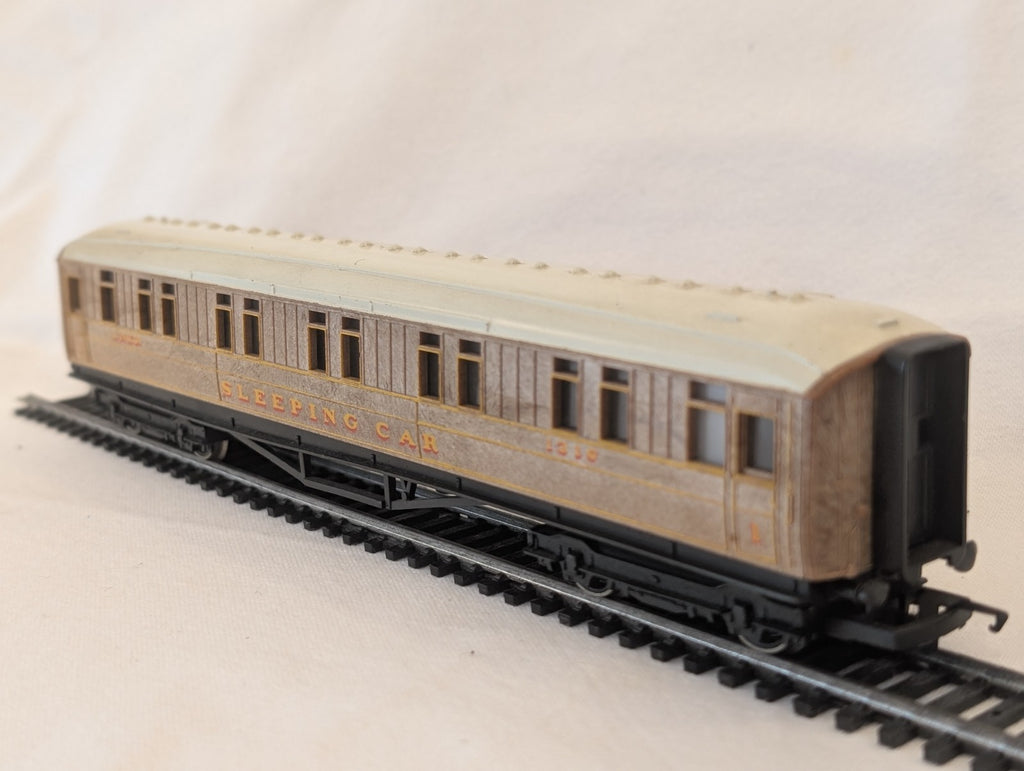 Hornby R430 OO Gauge LNER Sleeping Car No. 1237